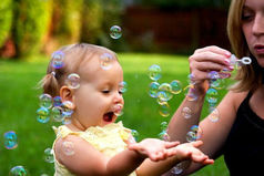 Мыльные пузыри - это состав из мыла, улыбок, радости, детского смеха и чувства, что ты счастлив.