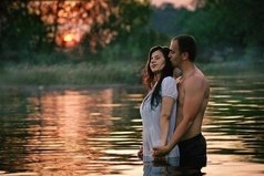 Любовь не живет три года, любовь не живет три дня, любовь живет ровно столько, сколько двое того хотят...