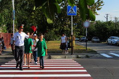 Только русский человек, перебегая дорогу на красный свет, может быть сбит, бегущим навстречу пешеходом. 