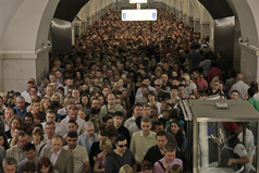 Как ни войду в метро - там полно народу. Люди едут с работы, едут на работу. Когда работают? Непонятно.