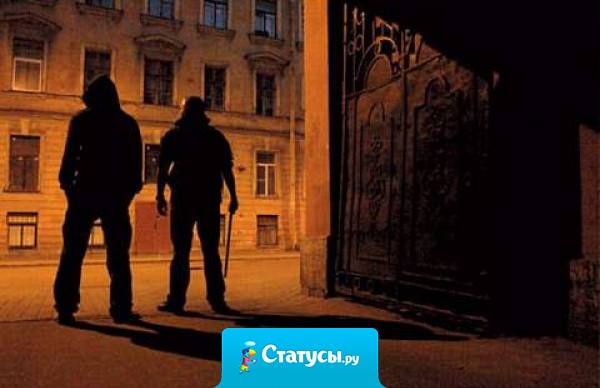 В России есть плохая примета - освещать темный переулок айфоном
